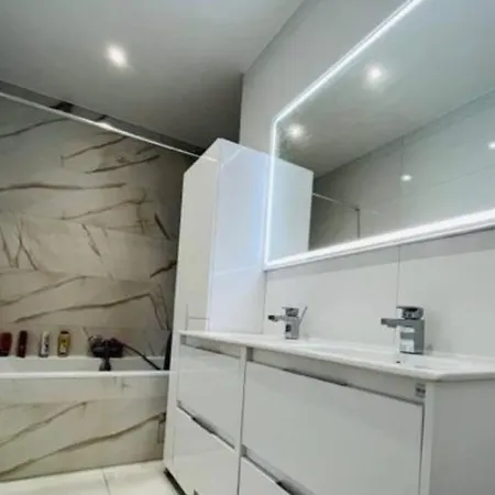 145m2 3suites Et 2chambres *